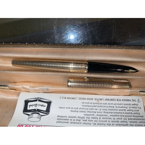 295A - A gold plated Parker pen