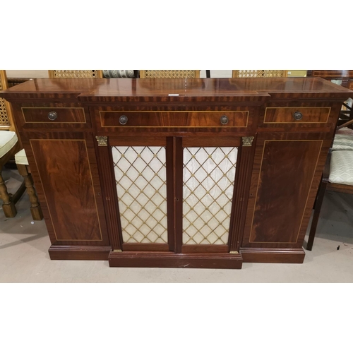 632 - A Regency style inlaid mahogany side cabinet