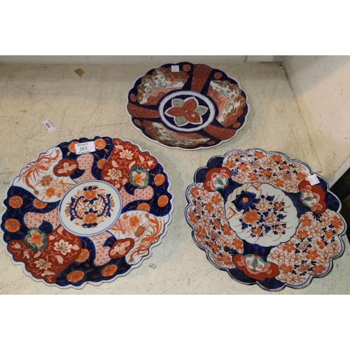 263 - Three late 19th/early 20th century Imari scalloped wall plaques, diameters 30/28/27 cm