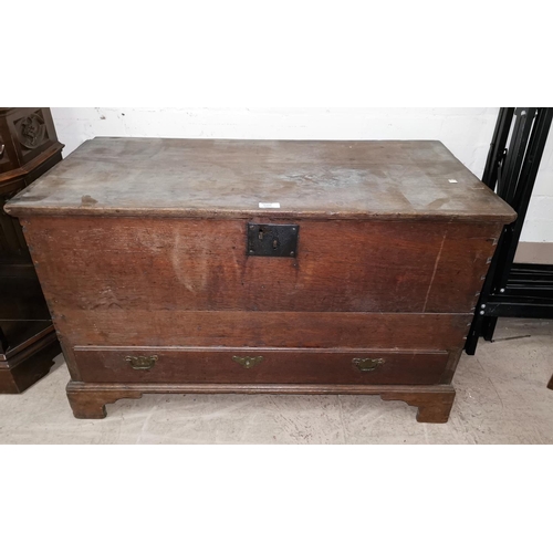 580 - A Georgian oak mule chest