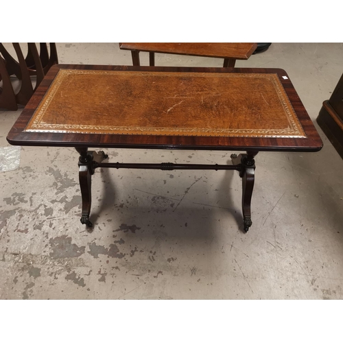 551 - A reproduction nest of 3 occasional tables; a similar coffee table