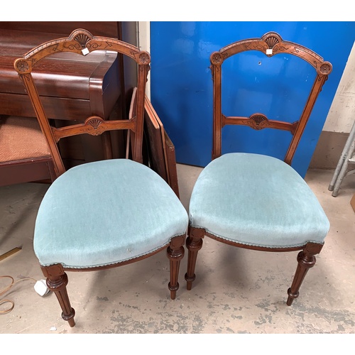 611 - A Victorian set of 4 mahogany dining chairs, blue upholstery