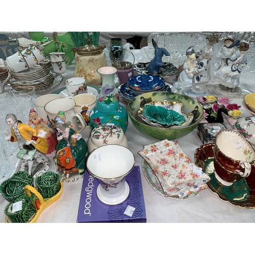 192 - A selection of miniature and decorative china