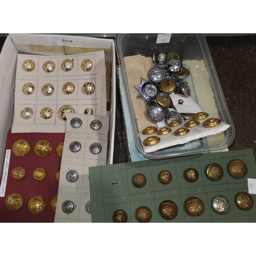 381 - A collection of buttons:  military; naval; military police; fire brigade; various German examples