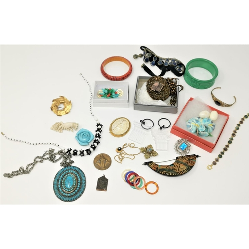 304 - A selection of costume jewellery
