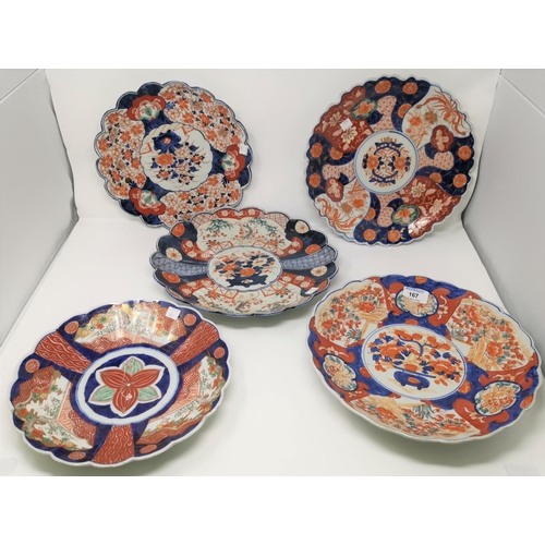 167 - Three late 19th/early 20th century Imari scalloped wall plaques, diameters 30/28/27 cm; Two late 19t... 