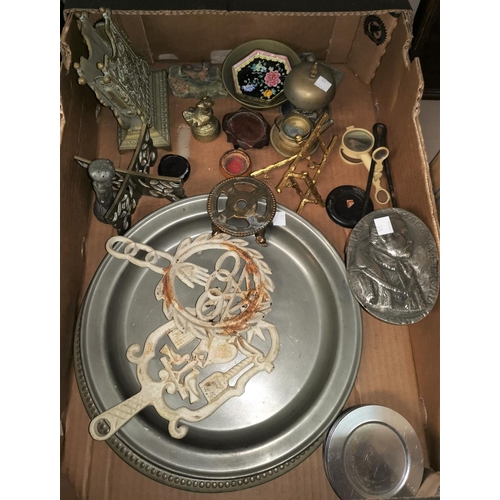 378 - A selection of metalware and decorative items