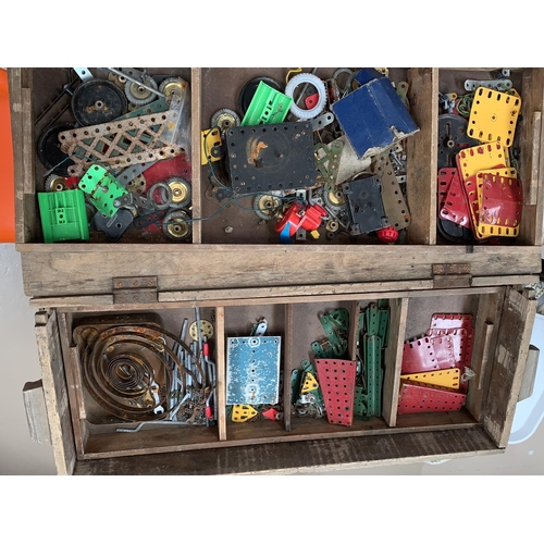 101 - Vintage Meccano in wooden box; a Bako box and contents; etc