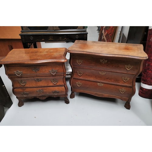 692 - A matched small pair of oak chests of drawers
