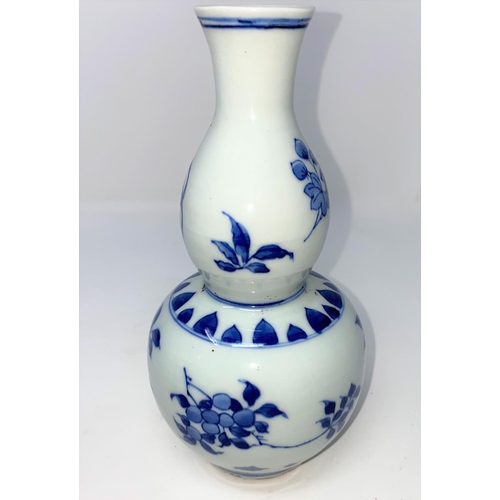 315 - A Chinese blue and white double gourd vase, ht 19.5cm and a Chinese blue and white baluster vase (re... 