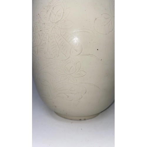 327a - A Chinese white ground vase decorated with flowers, ht 22cm and a similar smaller bowl with 6 charac... 