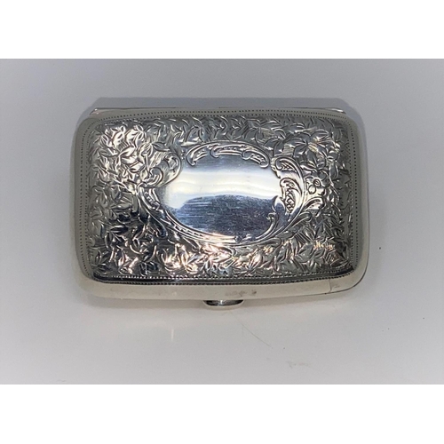 375 - A silver chased cigarette case, 1.3oz, Birmingham, 1909; a silver embossed oval salt, 1.5oz, Birming... 