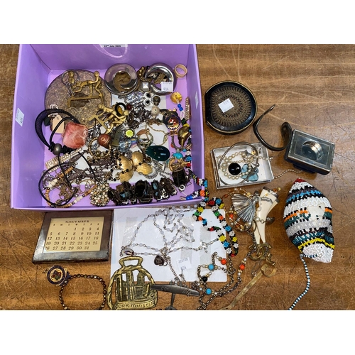 404 - A selection of costume jewellery; beadwork etc