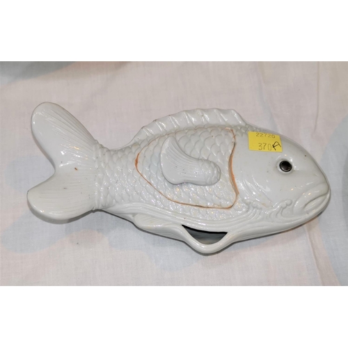 370A - A Japanese porcelain fish shaped water dropper with lid section length 17cm