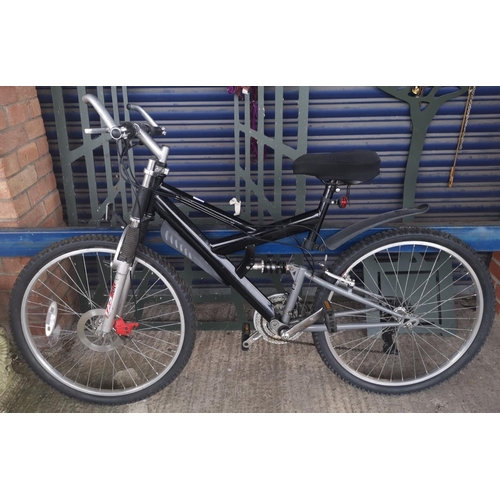 46 - A mens TXS 700 mountain bike with front suspension etc