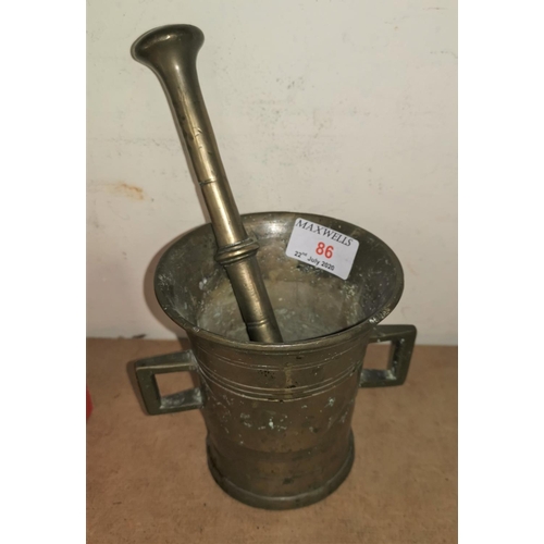 86 - An antique bronze mortar and pestle