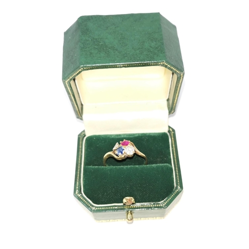 425 - A late 19th Century, early 20th Century gold ring with three stone cluster setting of 2 diamonds, a ... 