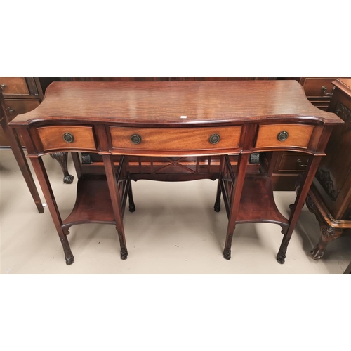 563a - An early 20th century mahogany side/serving table, serpentine front with unusually figured top, havi... 
