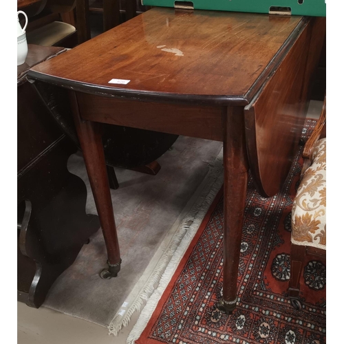 620 - A Georgian mahogany dining table with oval drop leaf top, on turned legs and castors, 140 cm