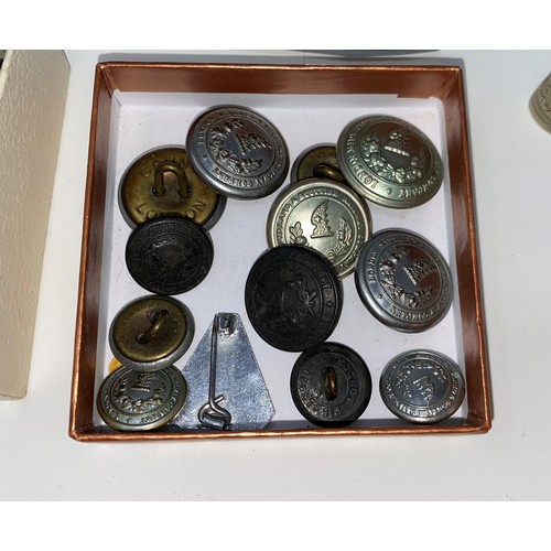 386A - A selection of collectables including 3 vintage cigarette lighters; a lacquer snuff box; railway but... 