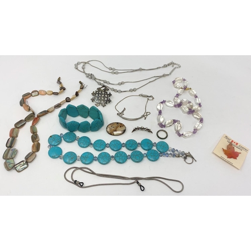 400 - A selection of costume jewellery including bracelets and necklaces etc