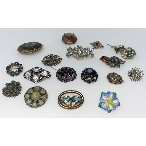 415 - A selection of costume brooches