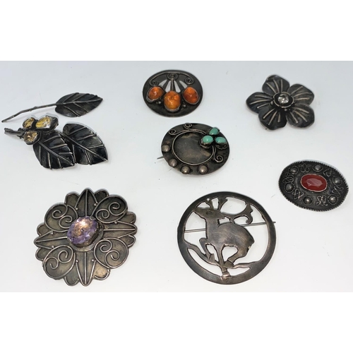 418 - A selection of Art Nouveau / Celtic style white metal brooches
