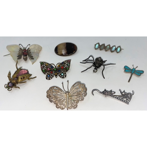 419 - A selection of brooches, mainly butterflies, spider etc