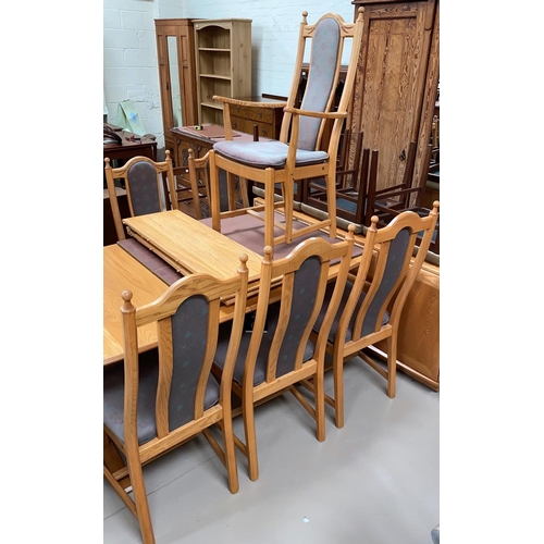 540 - An Ercol Windsor style dining suite comprising extending table and 8 chairs