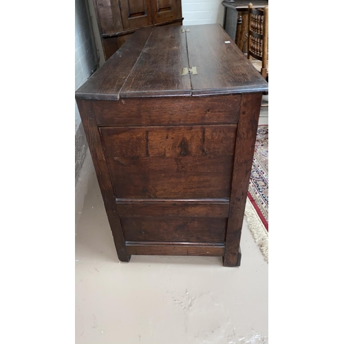 588 - An 18th century country made oak mule chest with hinged top, 4 arched fielded panels to the front an... 