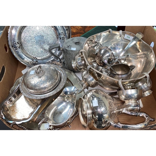 369 - An EPNS punch bowl with 6 plates; a selection of silver plate
