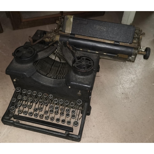153A - A vintage typewriter