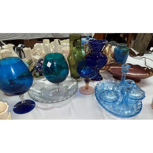 316 - A 1930's blue glass dressing table set; a George V coronation glass dish; a selection of other comme... 