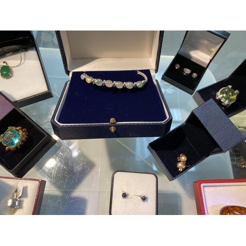 343 - A selection of gem set jewellery, white metal/gold plated, much stamped '925'