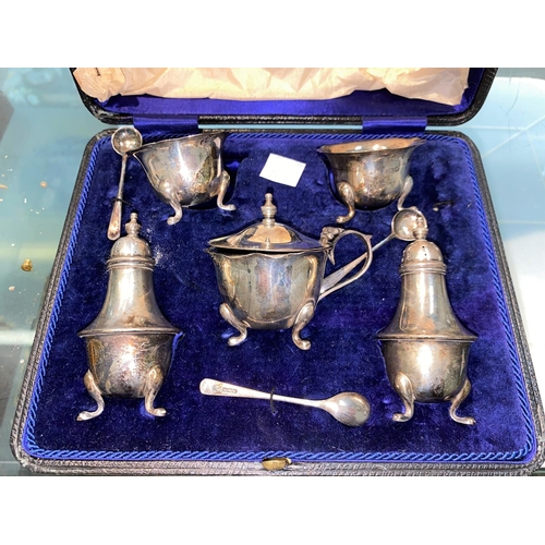 362 - A silver 5 piece cruet and spoons, cased, Birmingham 1919