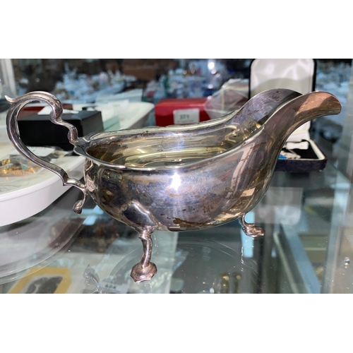433 - A Georgian style hall marked silver sauce boat with wavy rim and four hoof feet Sheffield 1919 4.7oz... 