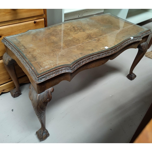 608 - A period style coffee table in carved crossbanded walnut; a similar nest of 3 occasional tables