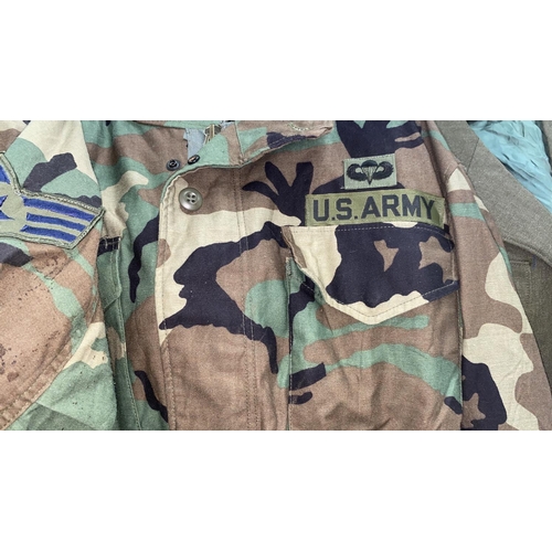 60Q - Two US Army camouflage jackets with military patches and another dress Army jacket
33-37 T36/36-40