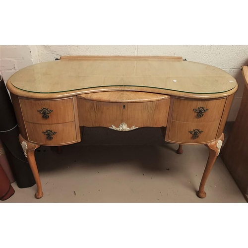 560A - A walnut dressing table / desk with 5 drawers (no mirror)