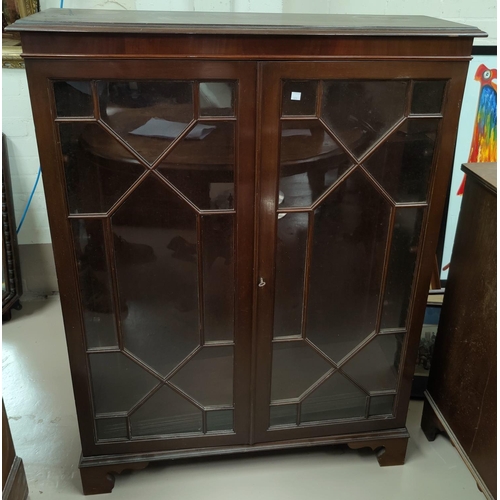 625C - A Georgian style mahogany display cabinet enclosed by 2 astragal glazed doors