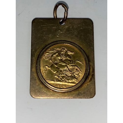 274a - A QEII sovereign, 1974 in 9 carat hallmarked gold rectangular mount, 13 gm gross