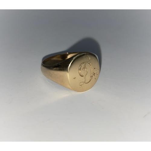 313a - A gent's 9 carat hallmarked gold signet ring, 5.4gm