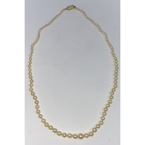 332 - A cultured pearl graduating necklace with 9 carat clasp