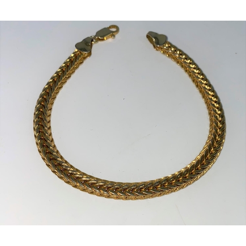 334 - An 18 carat hallmarked gold bracelet, herringbone pattern, 12 gm