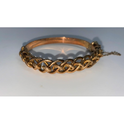 340 - A rose gold bangle formed from interlinking chased links, stamped '9c', 16 gm