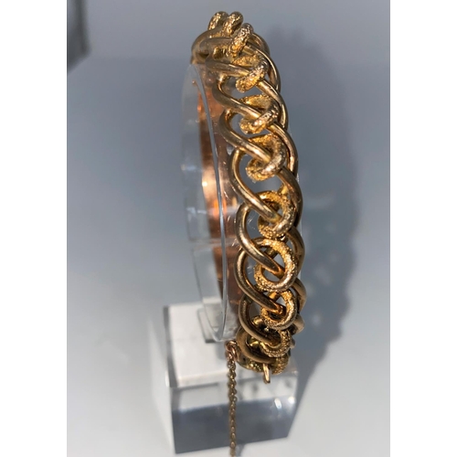340 - A rose gold bangle formed from interlinking chased links, stamped '9c', 16 gm