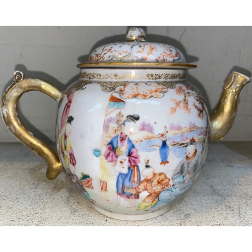 102 - An 18th century Chinese tea pot decorated with traditional scenes and gilt highlights (some restorat... 