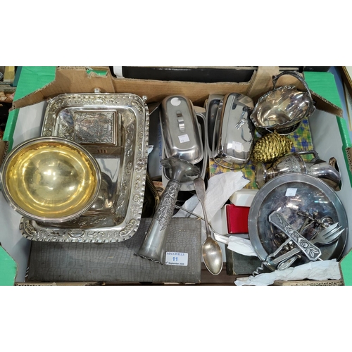 11 - A selection of silver plate, cutlery and stainless steel