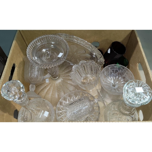 30 - A selection of glassware