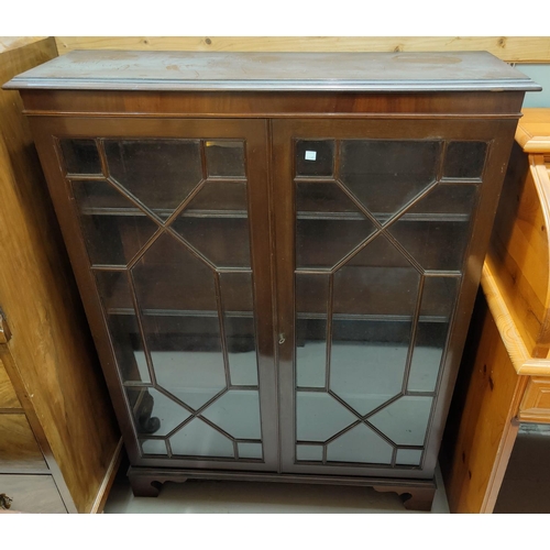 625C - A Georgian style mahogany display cabinet enclosed by 2 astragal glazed doors